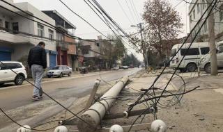 门店外结冰顾客滑倒 门店外结冰顾客滑倒