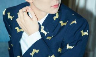 易烊千玺单手脱戒指 易烊千玺单手脱戒指